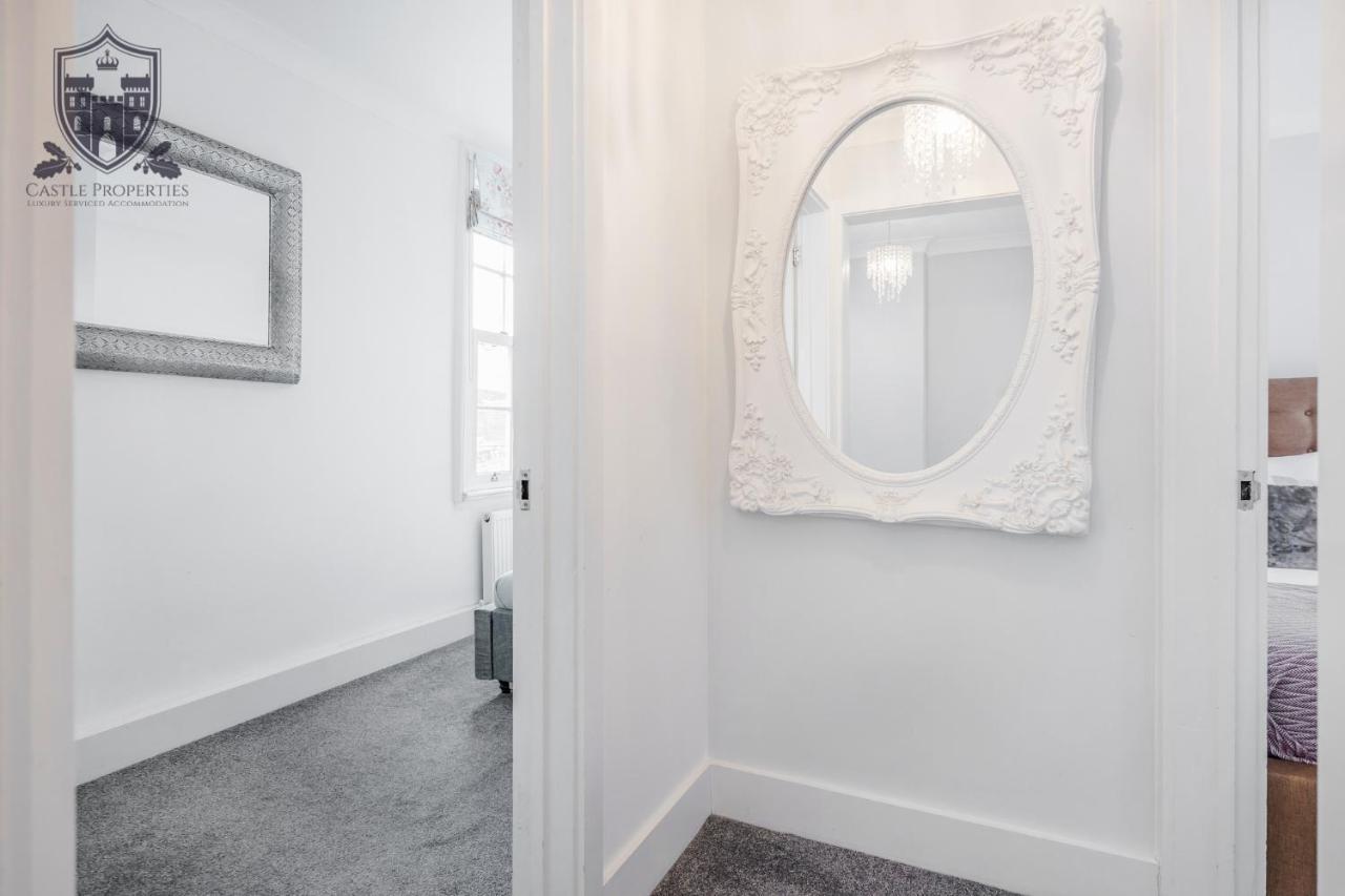 Castle Properties: The Sovereign 5 Bed Town House Windsor Exterior photo